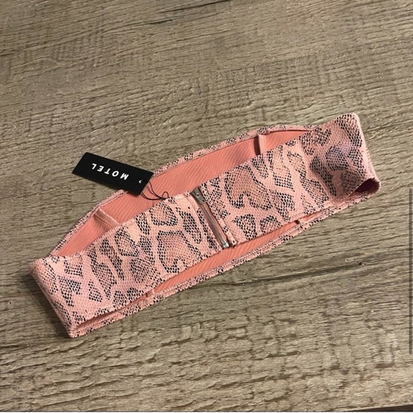 MOTEL Dyla Crop Top. - Picture 5 of 8